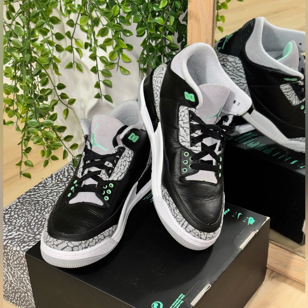 Air Jordan 3 Retro in Black/Green Glow - Wolf Grey